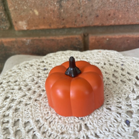 *Pumpkin Tealight Candles Set of 3 - Picture 6 of 17